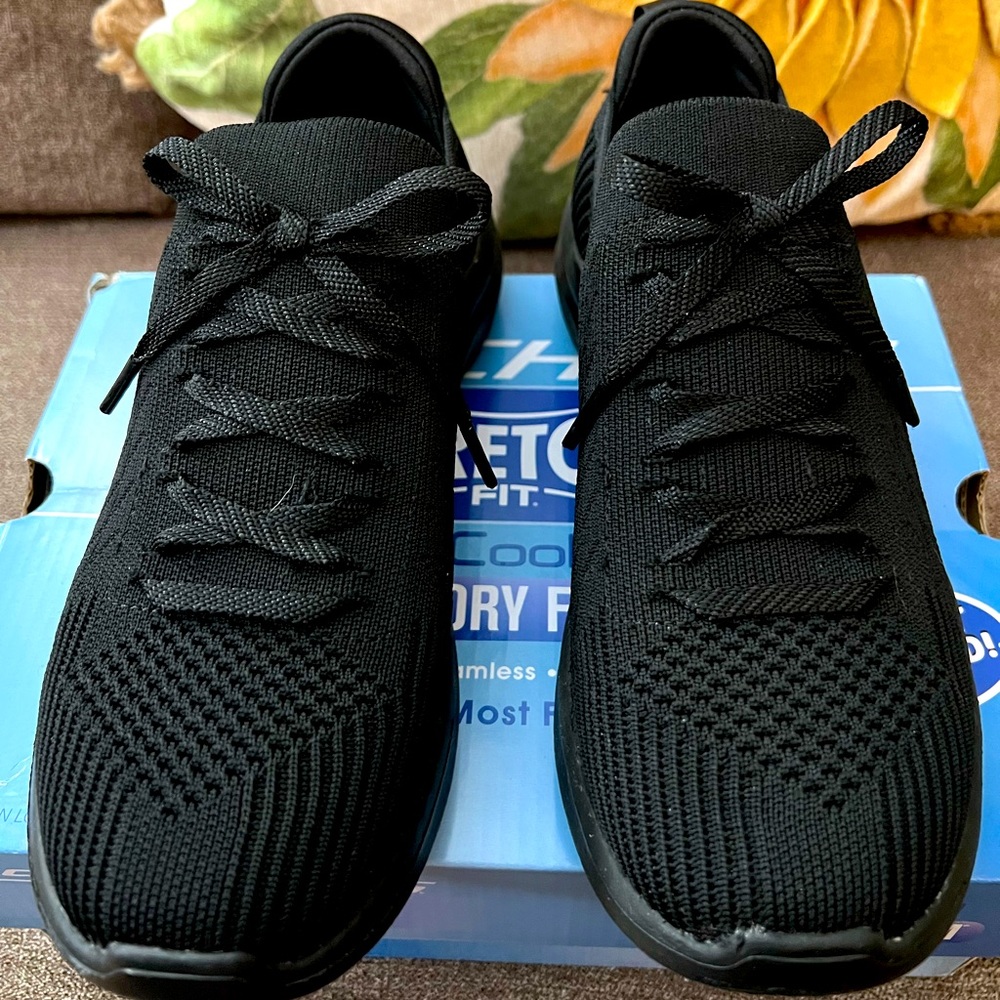 Sketchers Ultra Flex 2.0 Classic Jump Stretch Fit Memory Foam Sneaker GIRLS Sz 4